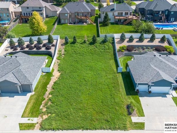 8107 N 166th Street, Bennington, NE 68007
