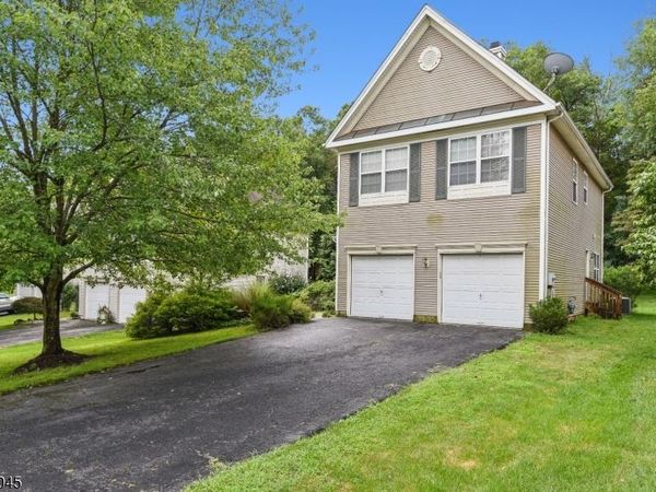 54 Plantation Rd, Readington, NJ 08889