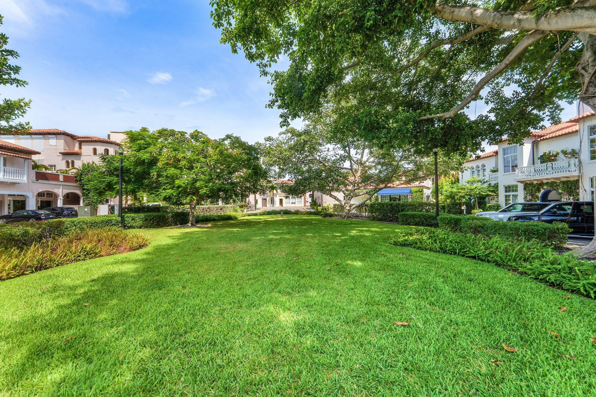 215 Phipps Plaza, Unit 2, Palm Beach, FL 33480 Photo