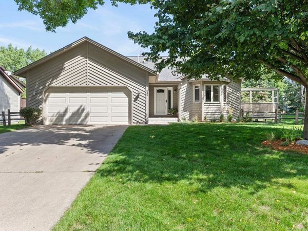 987 Kettle Creek Road , Eagan, MN 55123