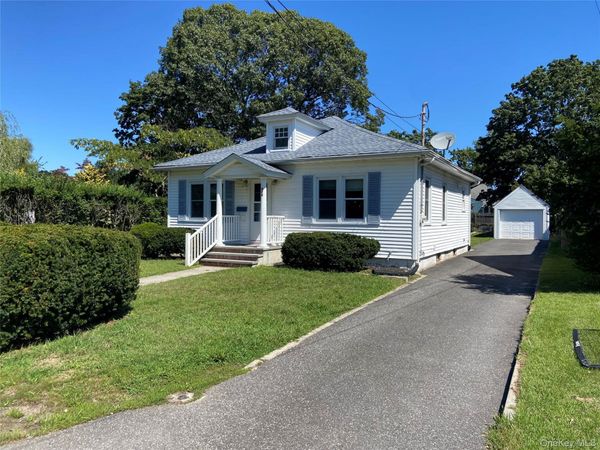 424 Sweezy Avenue, Riverhead, NY 11901