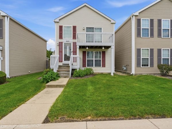 640 Four Seasons Boulevard, Unit 640, Aurora, IL 60504