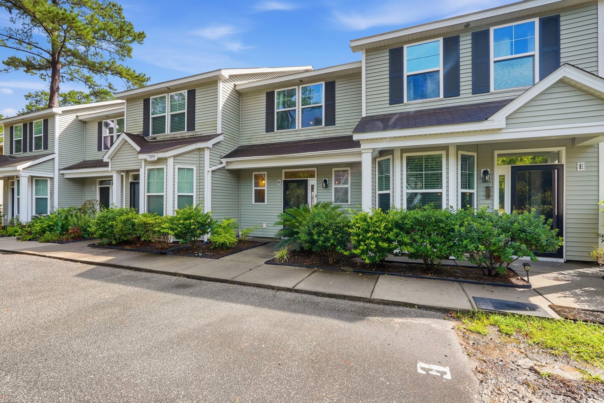 7891 Champion Way Photo 32
