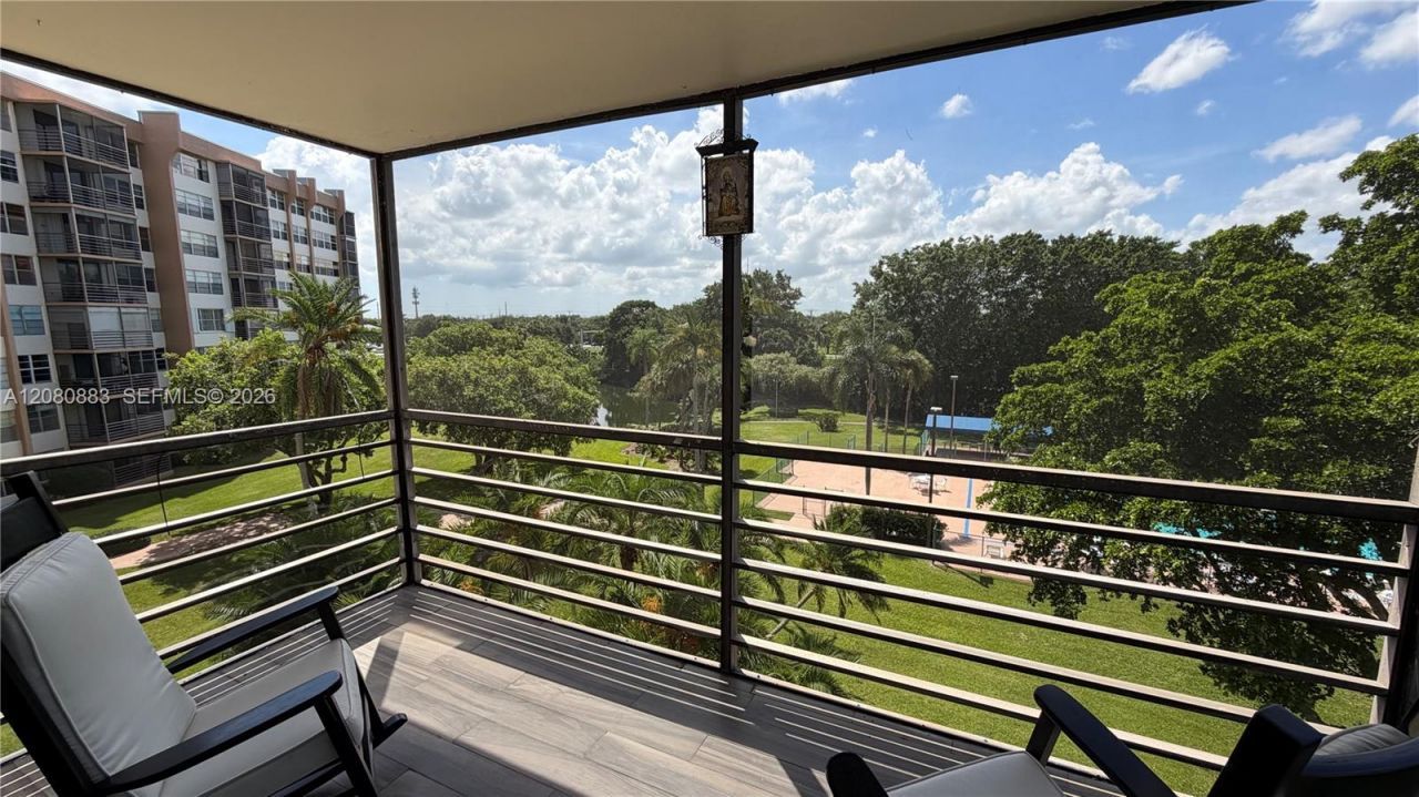 1200 Saint Charles Pl , Unit 411, Pembroke Pines, FL 33026 Photo