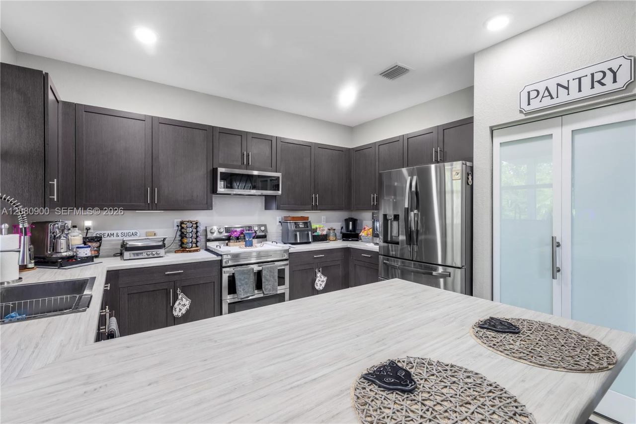 24960 SW 108th Ave, Homestead, FL 33032 Photo