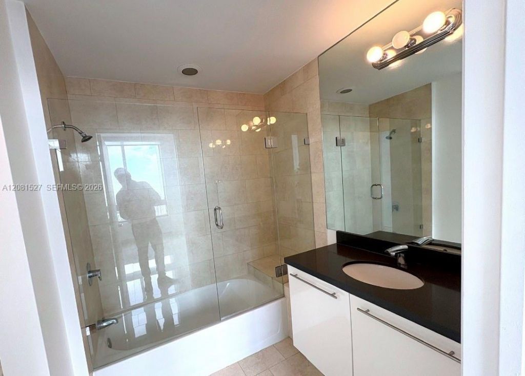 90 SW 3rd St, Unit PH08, Miami, FL 33130 Photo