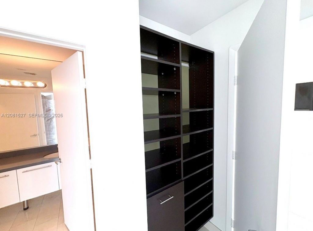 90 SW 3rd St, Unit PH08, Miami, FL 33130 Photo