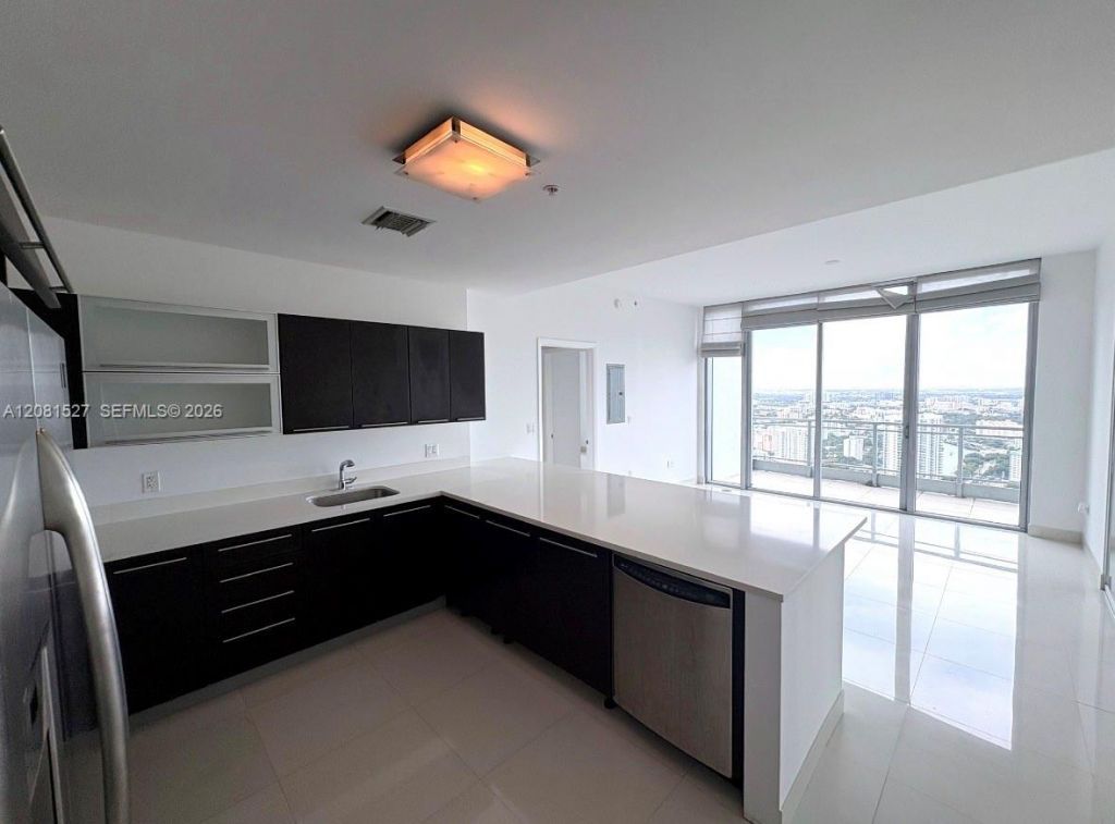 90 SW 3rd St, Unit PH08, Miami, FL 33130 Photo