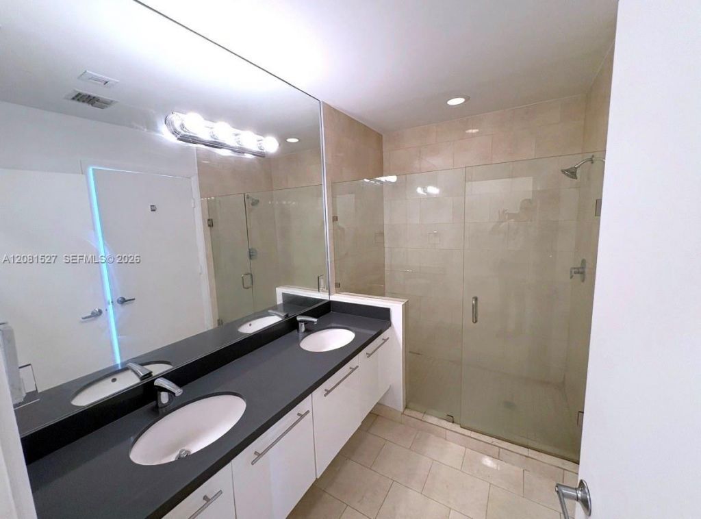 90 SW 3rd St, Unit PH08, Miami, FL 33130 Photo