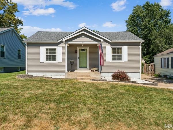 918 Perry Street, St Charles, MO 63301