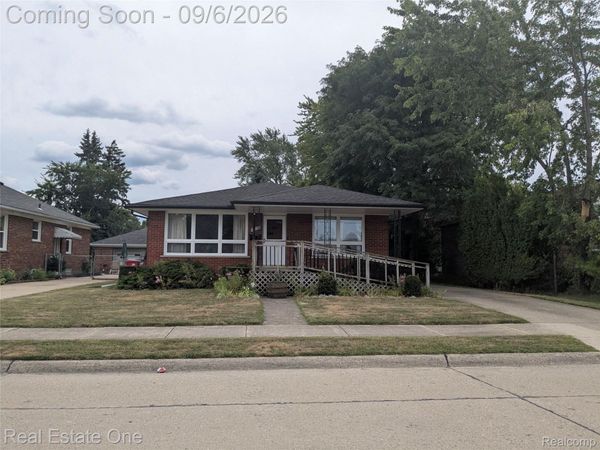 16034 Hauss Avenue, Eastpointe, Mi 48021
