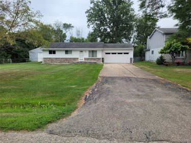 48188 Forbes Drive , New Baltimore, Mi 48047