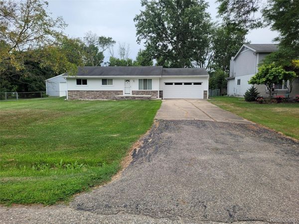 48188 Forbes Drive , New Baltimore, Mi 48047