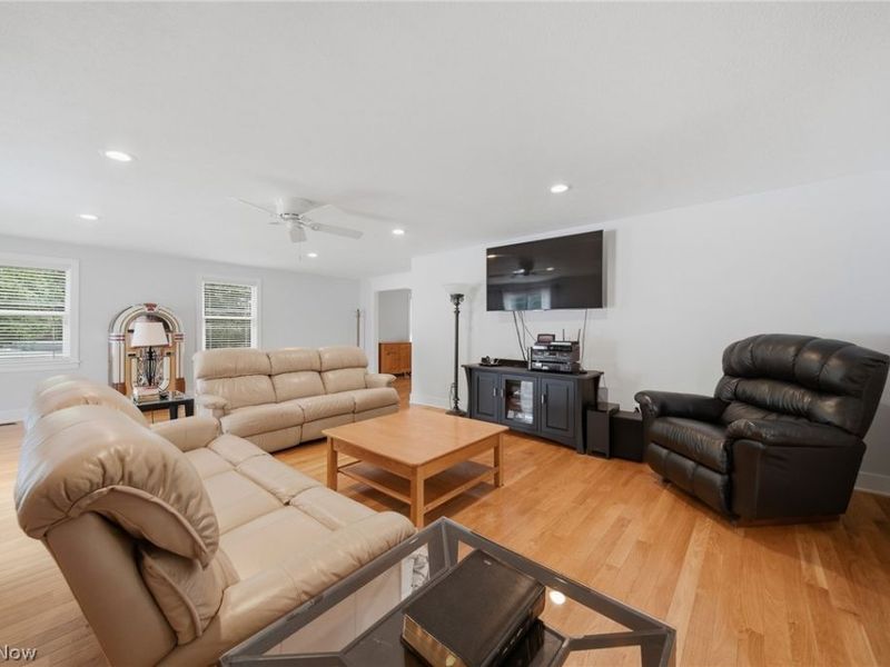 254 Thomas Avenue, Munroe Falls, OH 44262 Photo 5