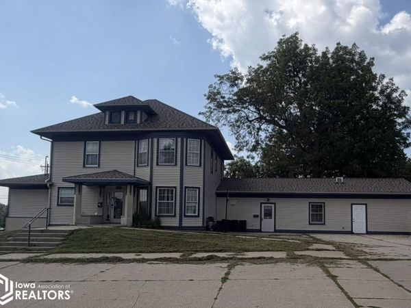 1422 1St Avenue E, Newton, IA 50208