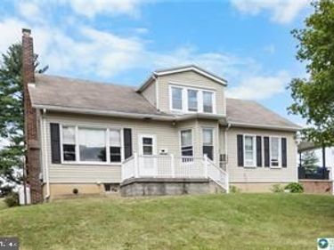 1740 E ELK AVENUE, POTTSVILLE, PA 17901