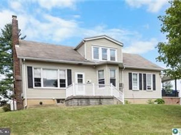 1740 E ELK AVENUE, POTTSVILLE, PA 17901