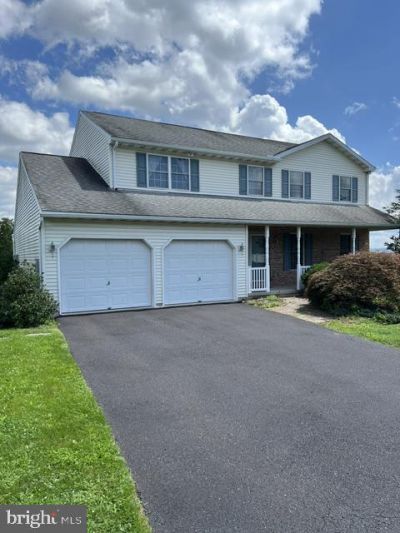 304 CAMERON DRIVE , DOUGLASSVILLE, PA 19518