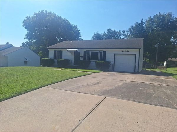 1001 NE 67th Terrace, Gladstone, MO 64118