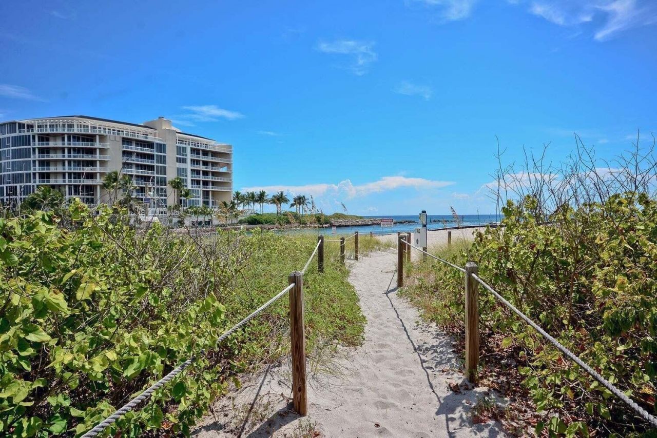 950 Ponce De Leon Road, Unit 207, Boca Raton, FL 33432 Photo