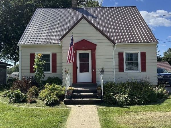 407 Commercial Street, Strawberry Point, IA 52076