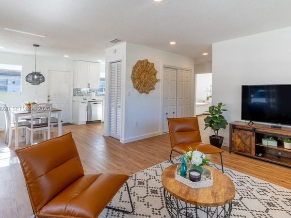 329 SE 2nd St , Unit 1-2, Hallandale Beach, FL 33009