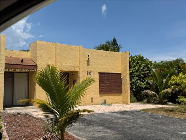 201 NW 43rd Pl, Unit 201, Deerfield Beach, FL 33064