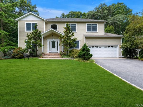 25 Pashen Place , Dix Hills, NY 11746