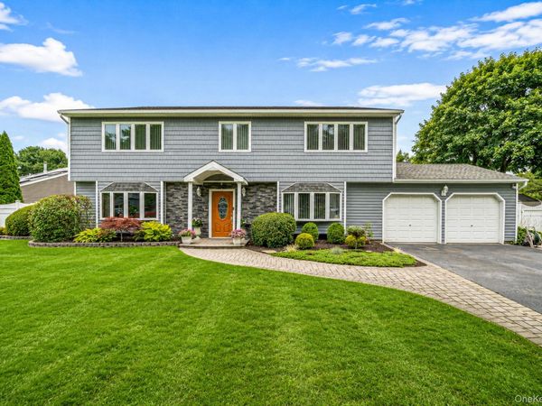4 Loma Street, Medford, NY 11763