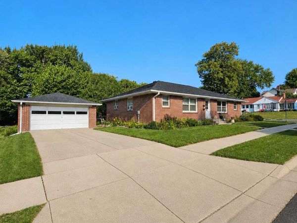 214 1st Avenue NW, New Prague, MN 56071