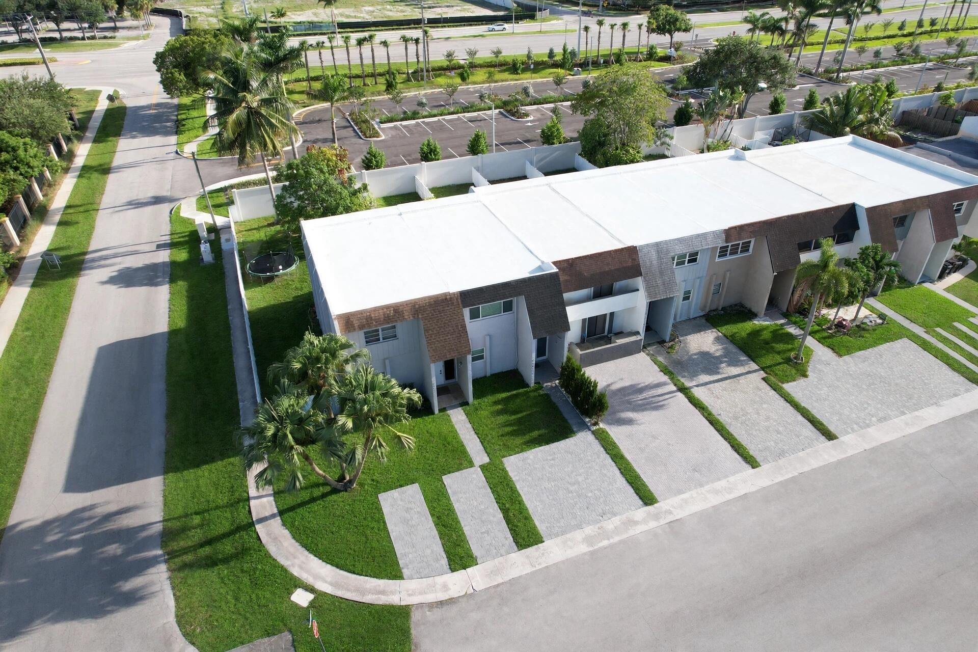 9054 NW 35th Place, Sunrise, FL 33351 Photo