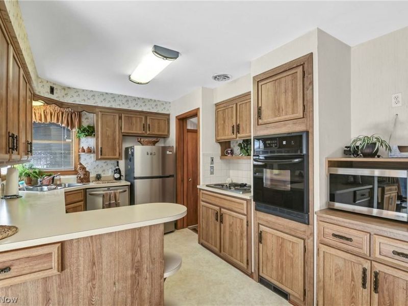 36889 Kinzel Road, Avon, OH 44011 Photo 2