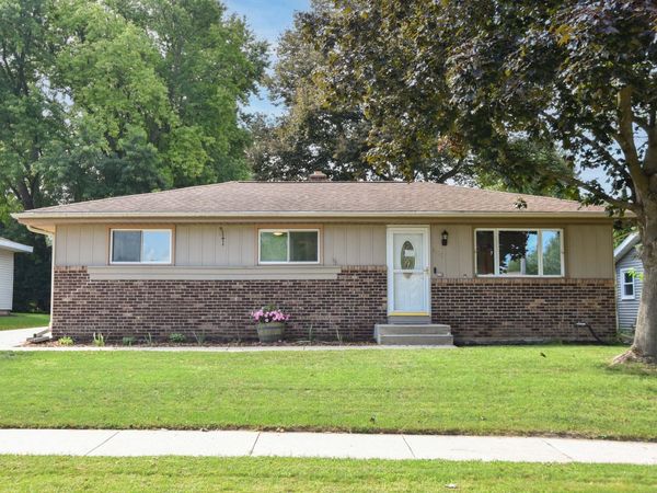 1417 Patricia Dr, West Bend, WI 53090