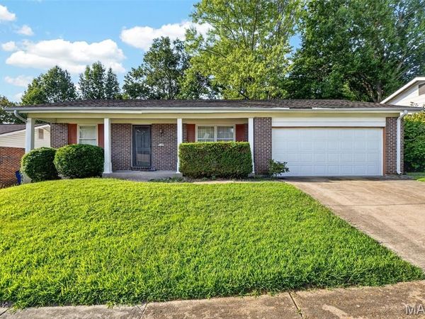 2182 Rountree Drive , St Louis, MO 63136