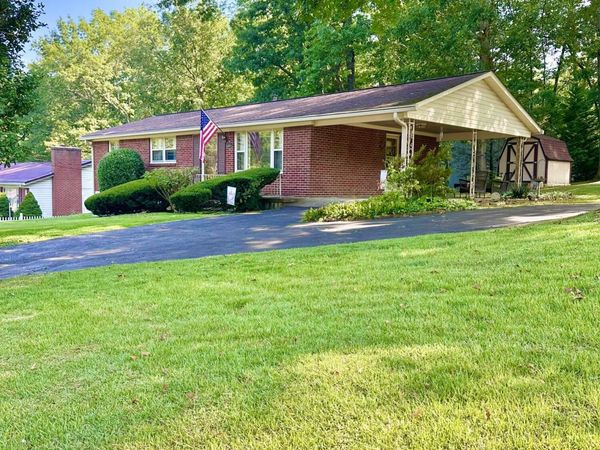 1905 Oakwood DR , Clifton Forge, VA 24422