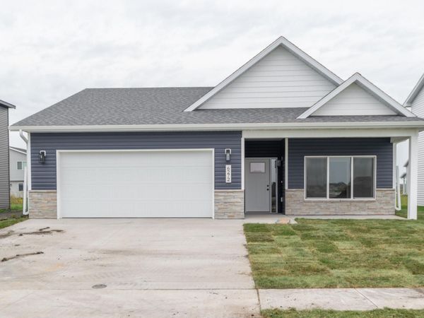 2610 37th Avenue S, Moorhead, MN 56560