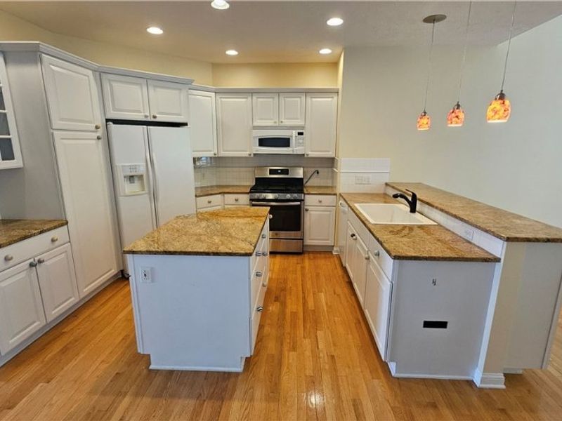 7235 Dursley Court, Solon, OH 44139 Photo 4