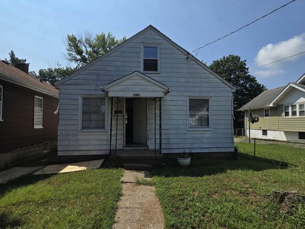 2612 W LATROBE Street, Peoria, IL 61605