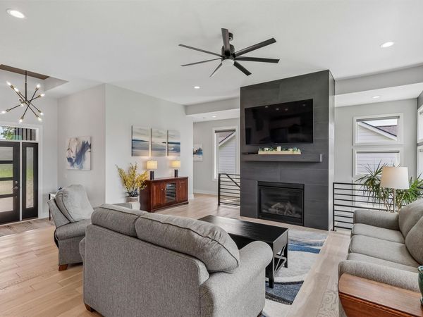 14601 Sutton Drive, Urbandale, IA 50323