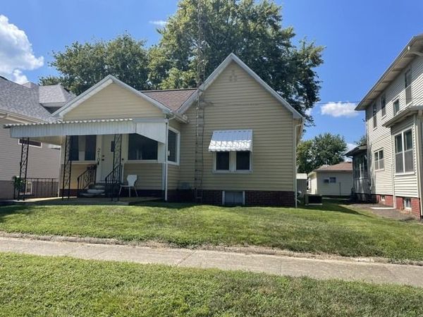 210 N Oak Street , Villa Grove, IL 61956
