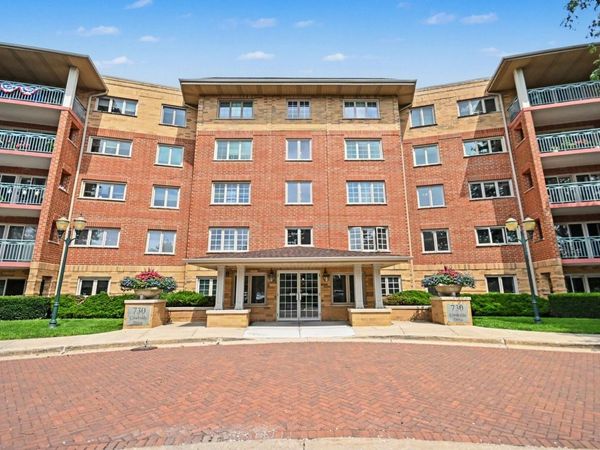 730 Creekside Drive , Unit 304, Mount Prospect, IL 60056