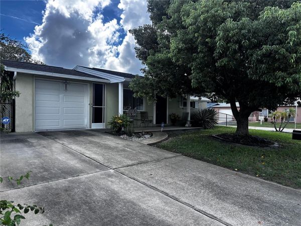 9040 CHATAM LANE , PORT RICHEY, FL 34668
