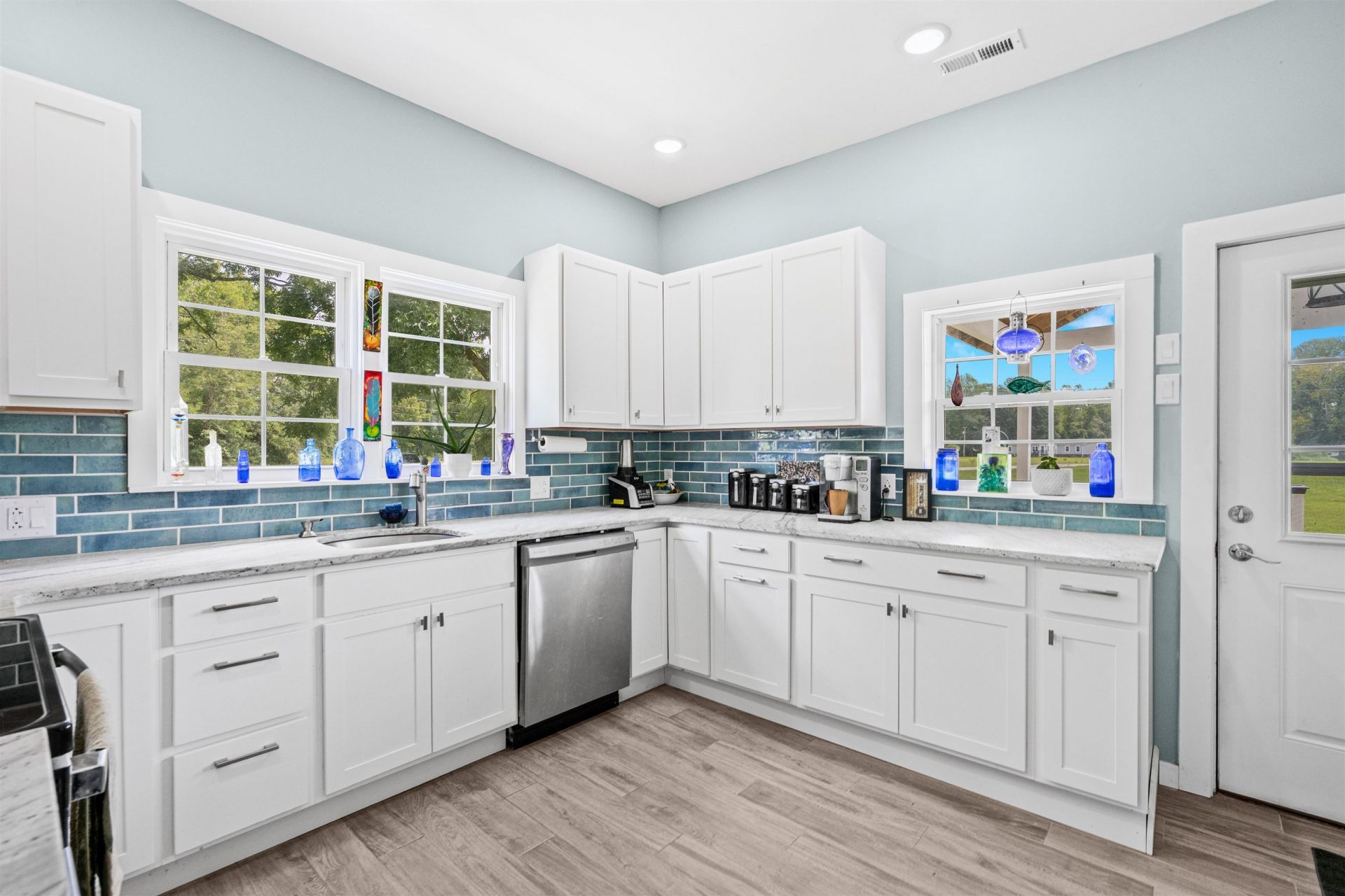 827 Sheila Dr. Photo 6
