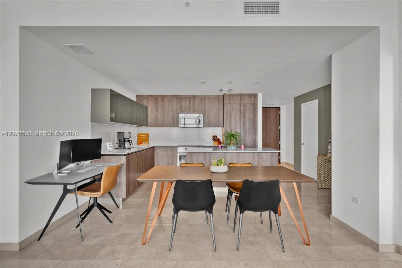 88 SW 7th St , Unit 2204, Miami, FL 33130 Photo