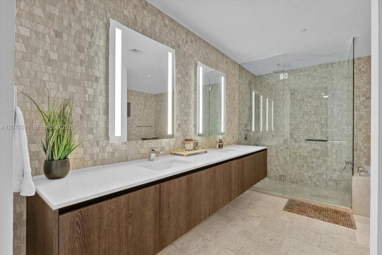88 SW 7th St , Unit 2204, Miami, FL 33130 Photo