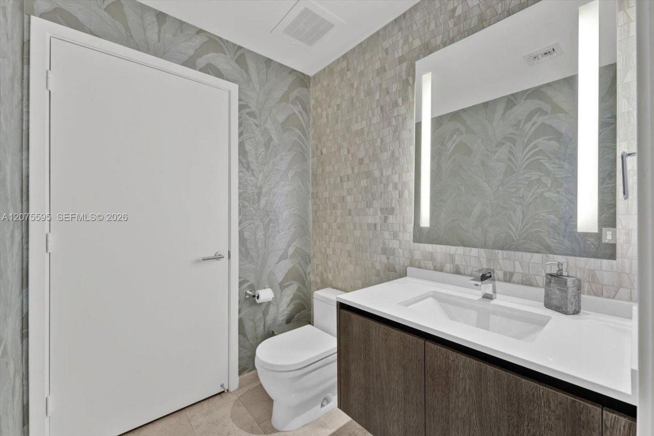 88 SW 7th St , Unit 2204, Miami, FL 33130 Photo