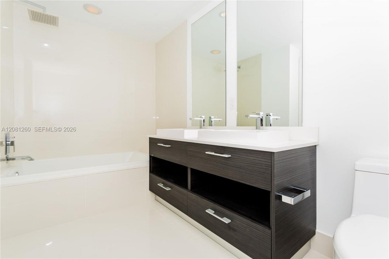 45 SW 9th St , Unit 3204, Miami, FL 33130 Photo