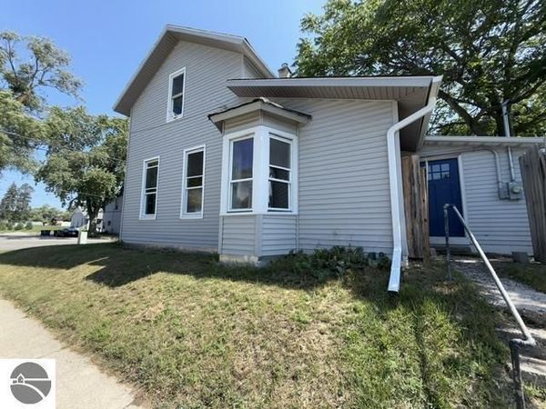 251 5th Avenue, Manistee, MI 49660