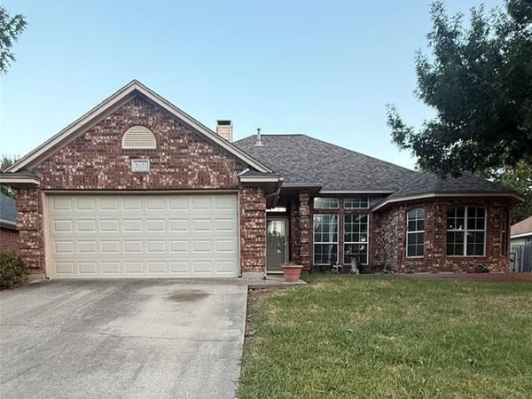 2621 John Drive , Denton, TX 76207