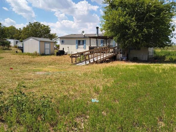 3601 Bluhm Road , West, TX 76691